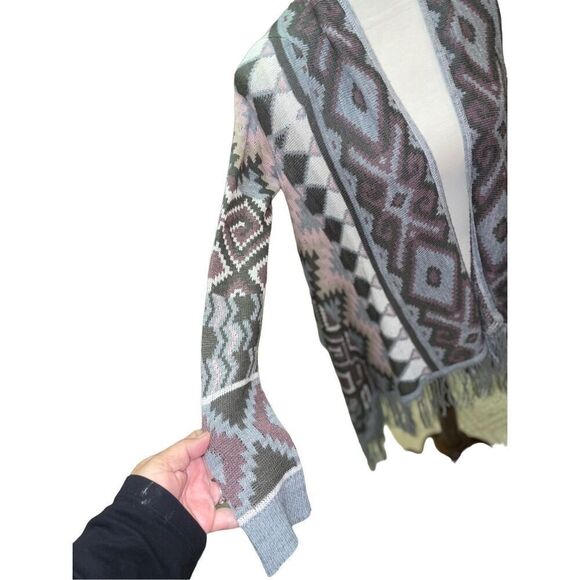 Charlotte Russe Multi-Color Southwestern Style Poncho/Shawl with Fringe Size Sma - Picture 5 of 14